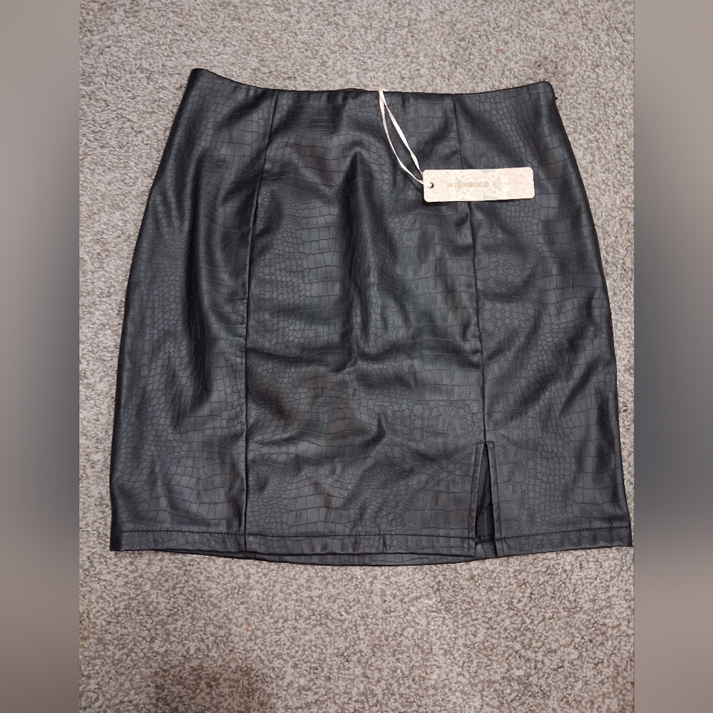 Iris Black Textured Pencil Skirt